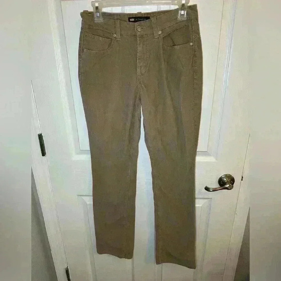 Levi’s 505 Straight Leg Silver Tab Ladies Tan Corduroy Jeans size 4M W27 L32 - Picture 1 of 8